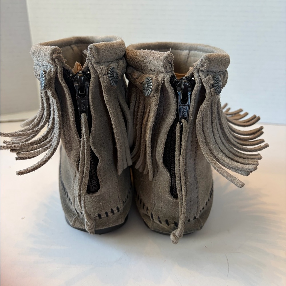 Minnetonka Hi Top Back Zip Fringed Moccasin Boot‎ size 7 - Picture 3 of 10